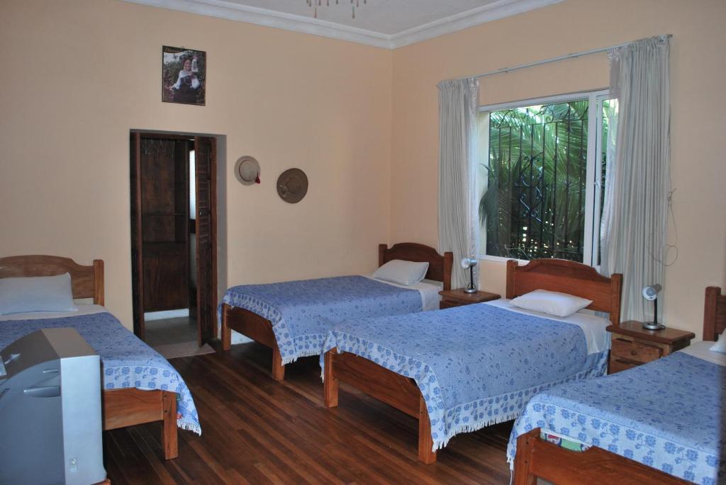 Travellers Inn Quito Room photo