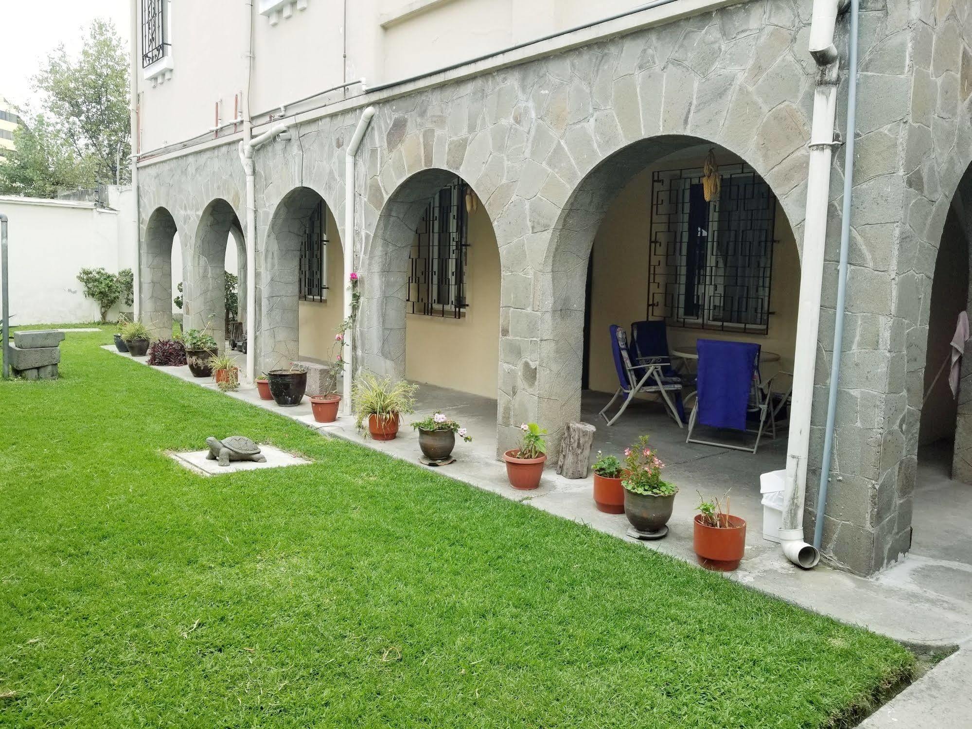 Travellers Inn Quito Exterior photo